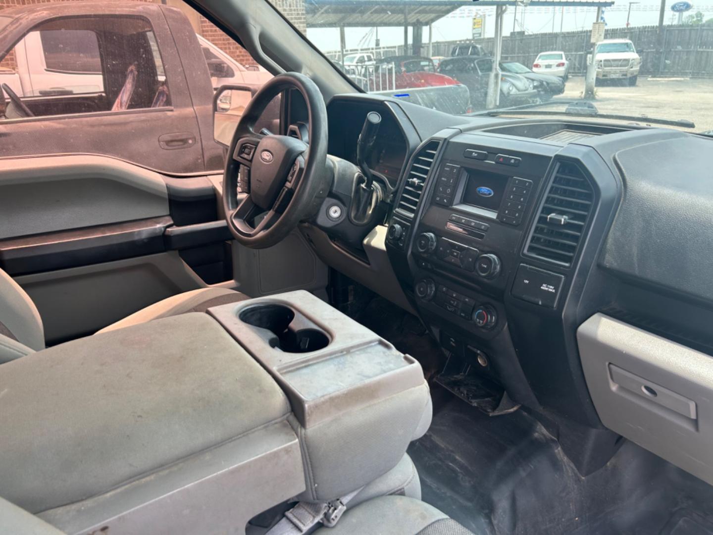 2018 White Ford F-150 XL SuperCab 6.5-ft. 4WD (1FTFX1EG6JK) with an 3.5L V6 DOHC 24V engine, 6A transmission, located at 1687 Business 35 S, New Braunfels, TX, 78130, (830) 625-7159, 29.655487, -98.051491 - Photo#7